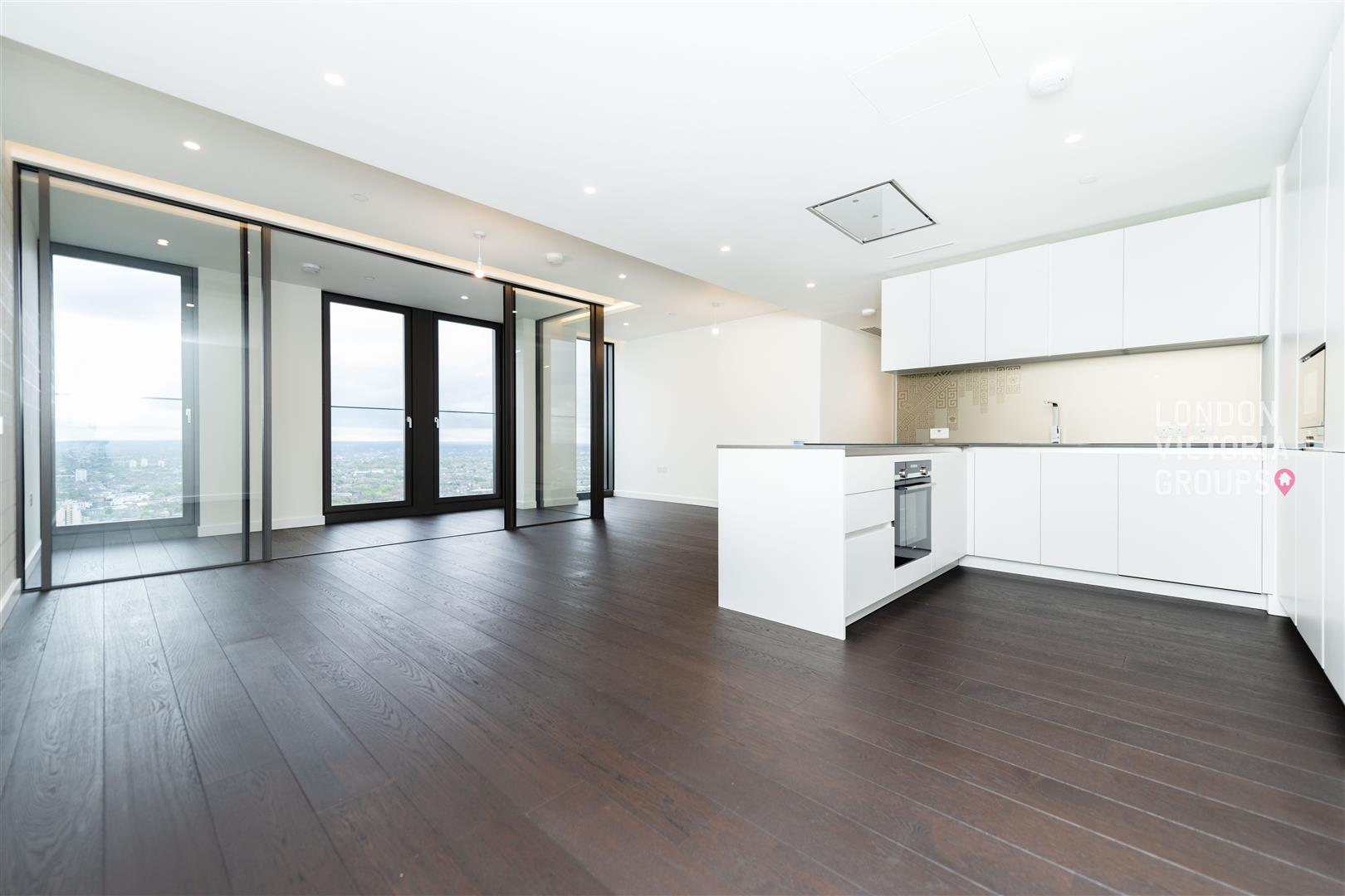 2 bed property in 67 Bondway, London